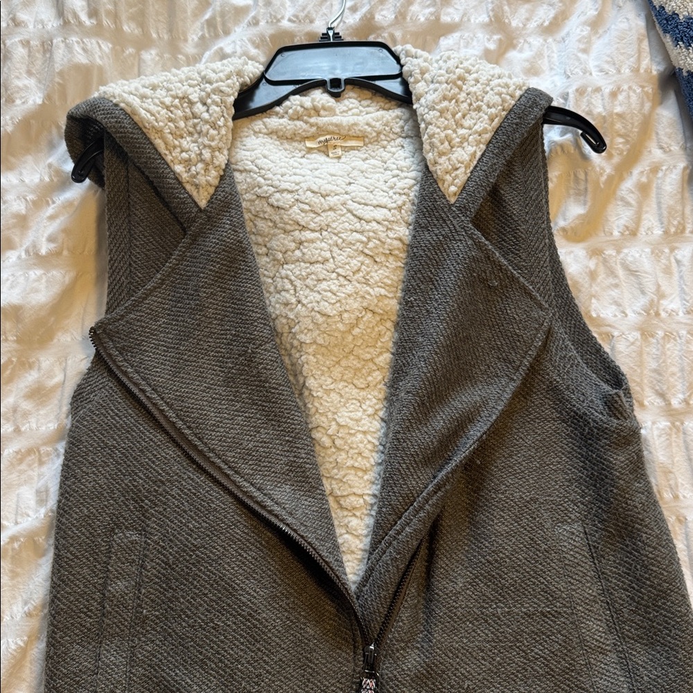 Mystree Cream + Grey Sherpa Vest